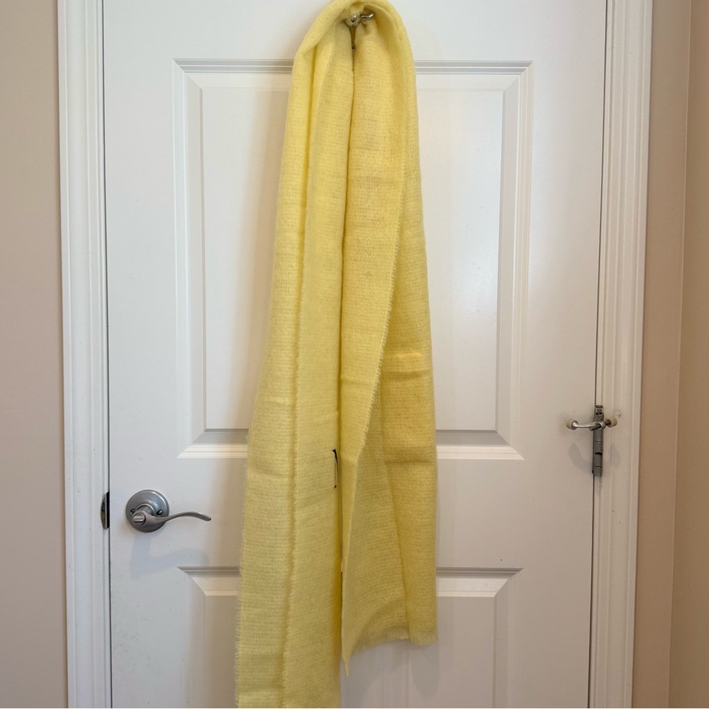 NWOT Max&Co By Max Mara Label-cut Scarf Size: OS Yellow Spring